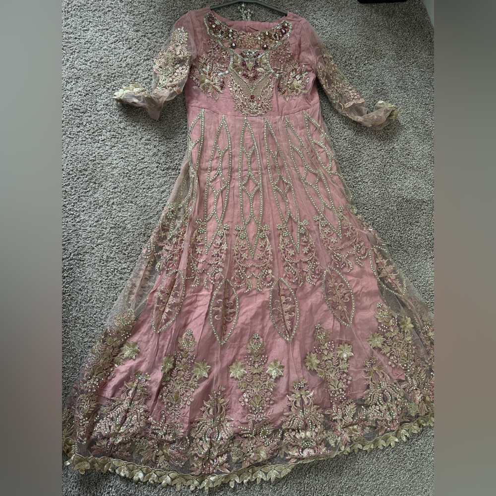 Its a beautiful maxi long frok on a net fabric. Colour is pink. Worn 1 time